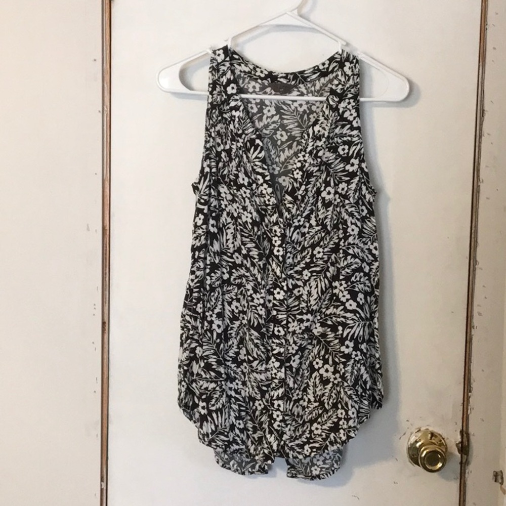 Sleeveless Black and White Floral Top